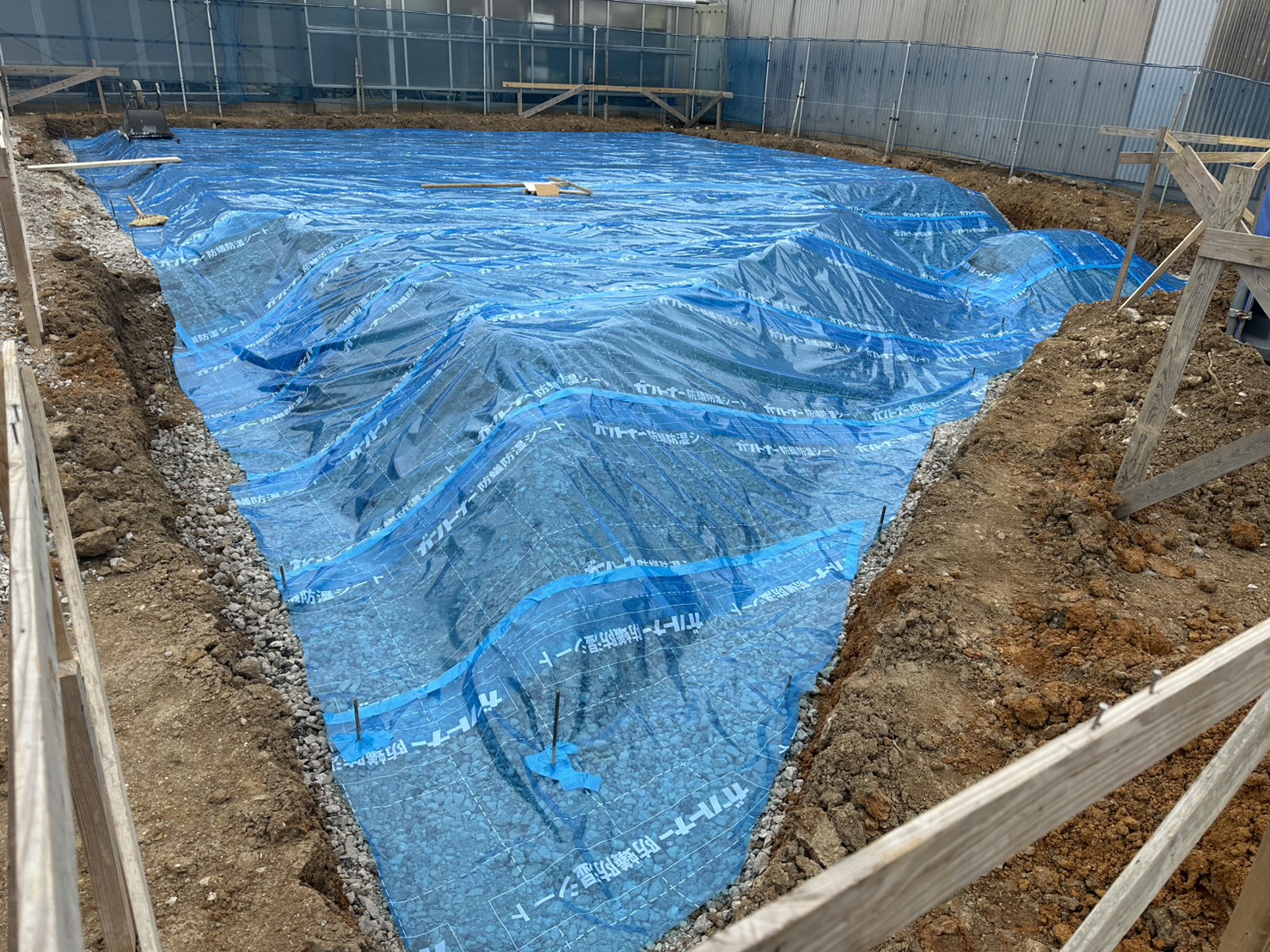 基礎工事の流れ③｜防湿シート・捨てコンクリートの工程｜豊田市の株式会社佳建