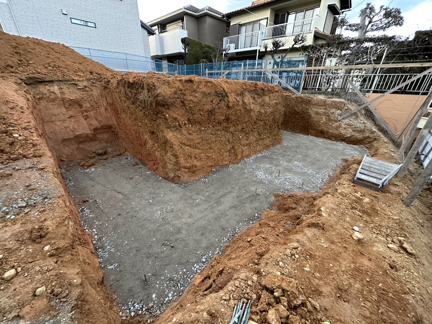 根切り完了後、次工程の地業準備が整った状態